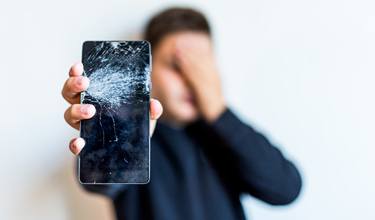 écran de téléphone cassé